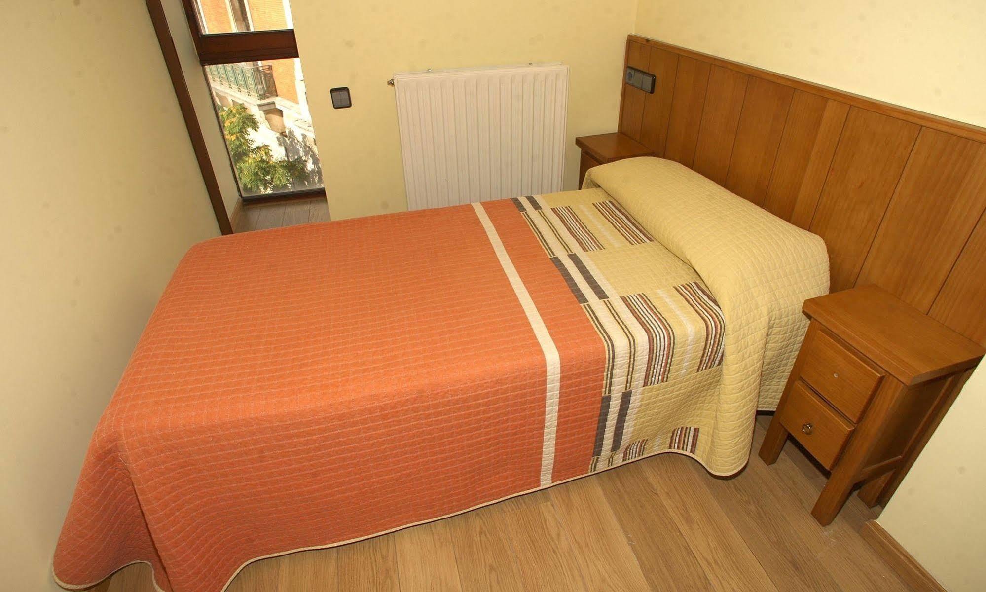Hostal Caballeros Soria Extérieur photo