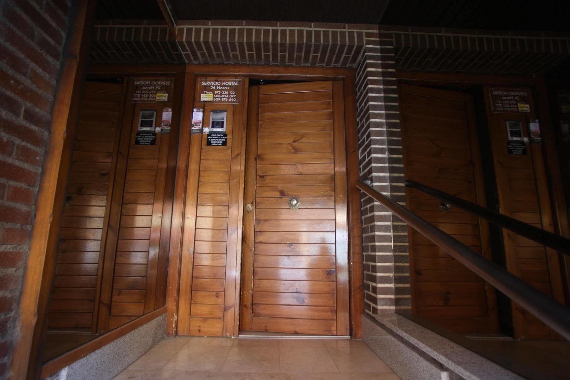 Hostal Caballeros Soria Extérieur photo